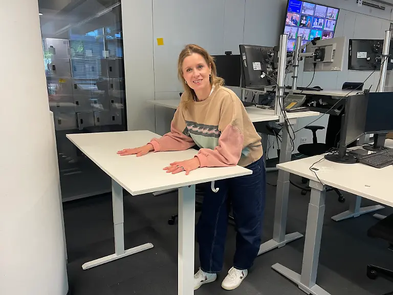 Höhenverstellbarer SChreibtisch Agilestic mit guter Stabilität.jpg